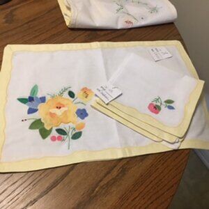 Set of 4 Placemats and 4 Napkins NEW